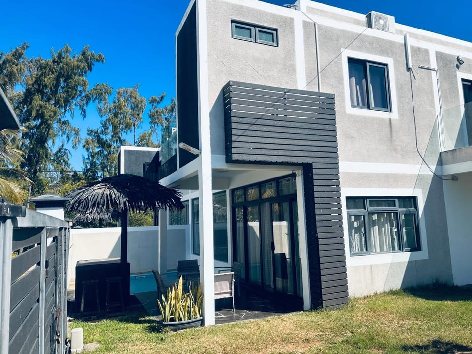 Modern 3-Bedroom Villa with Private Pool near Grand Baie Just 3 Minutes from the Beach Villa in Grand Baie