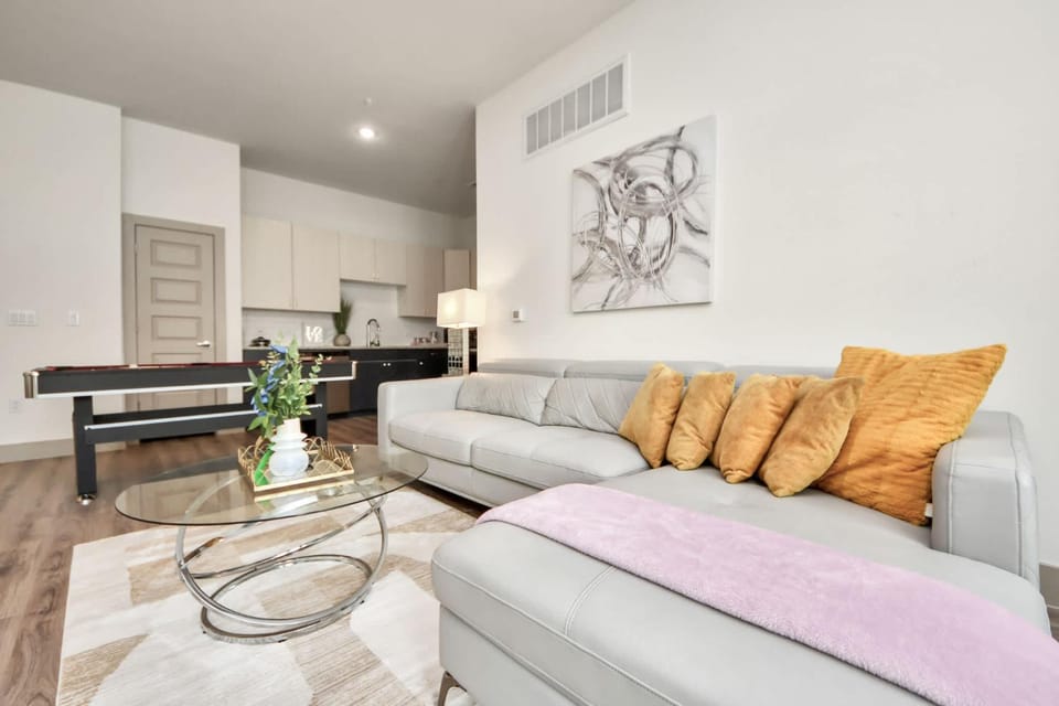 Family Friendly Houston Apartment Game Room Pool & King Beds Apartment in Addicks
