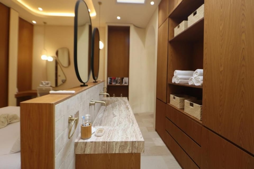 Bathroom, wardrobe