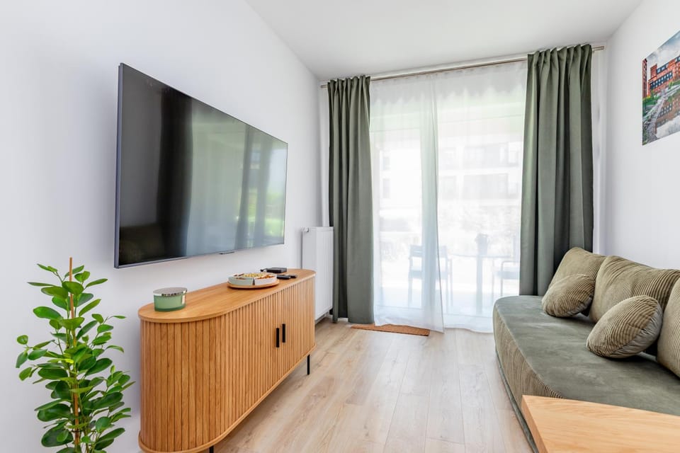 Communal lounge/ TV room, TV and multimedia, Living room, Seating area, Evening entertainment