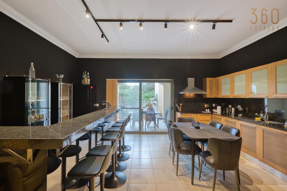 Restaurant/places to eat, Kitchen or kitchenette, Living room, Banquet/Function facilities, Seating area