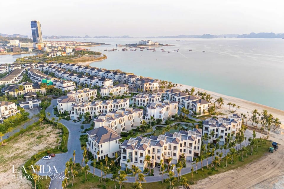 Property building, Day, Natural landscape, Bird's eye view, Beach, Sea view, Location