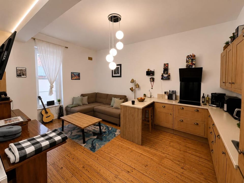 TV and multimedia, Kitchen or kitchenette, Living room, Seating area