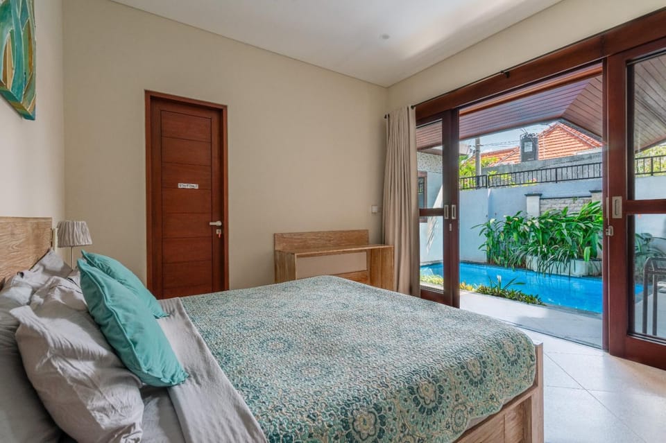 Bedroom, Pool view