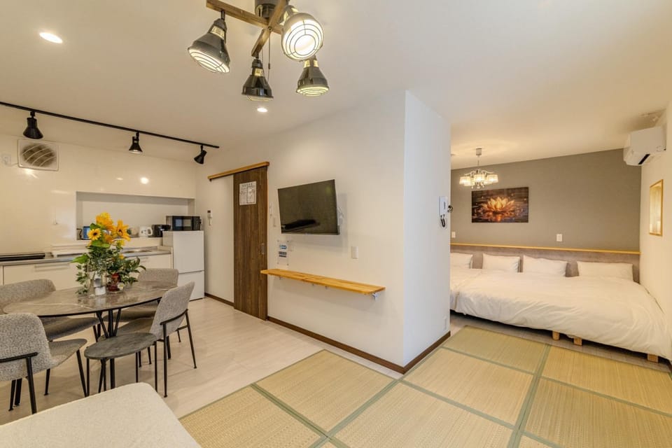 Bed, Kitchen or kitchenette, Living room, Photo of the whole room, Dining area
