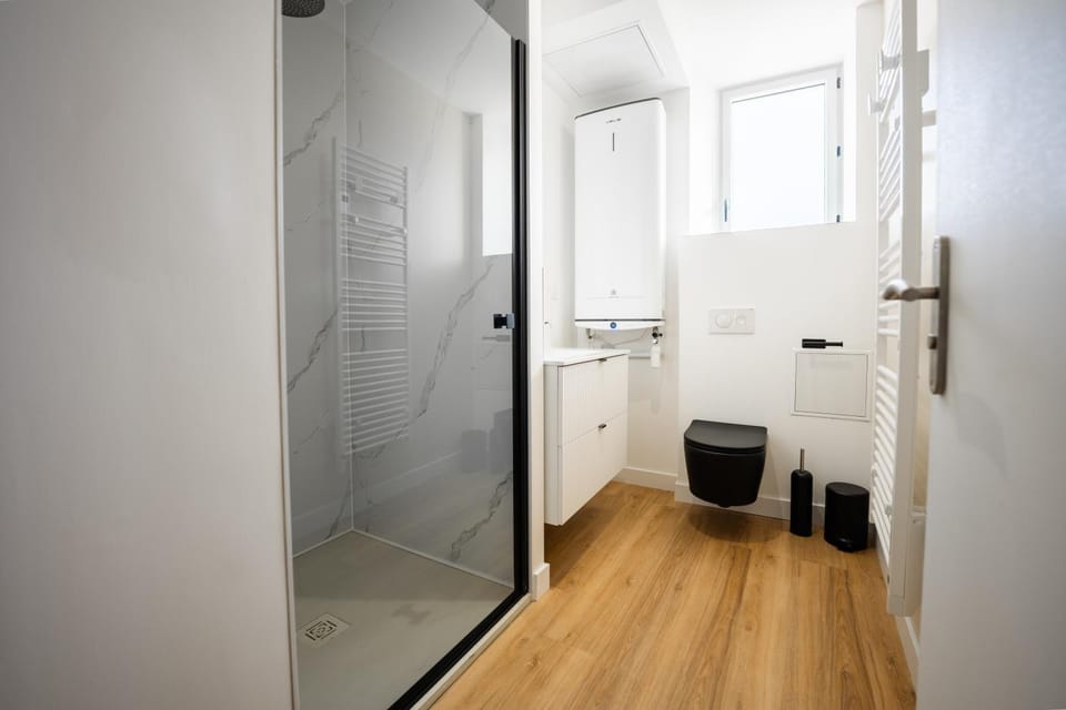 Shower, Toilet, Bathroom