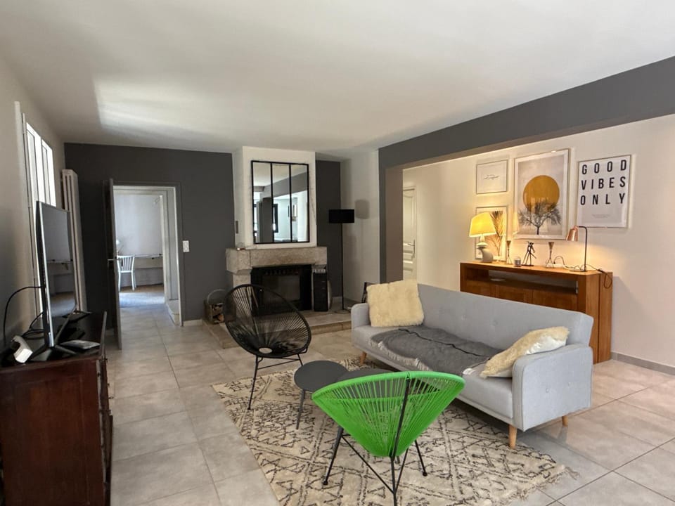 Living room, Seating area