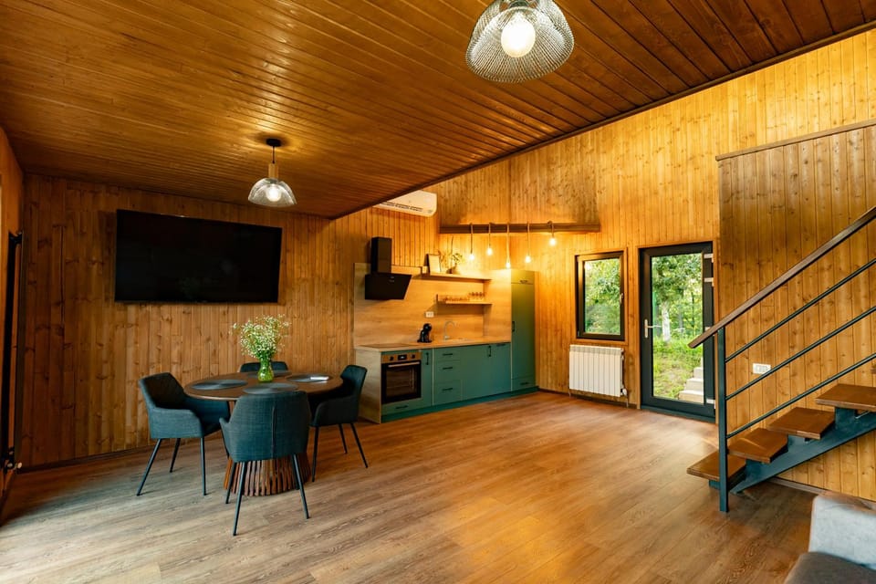 Communal lounge/ TV room, TV and multimedia, Kitchen or kitchenette, Living room, Seating area, Dining area, Evening entertainment
