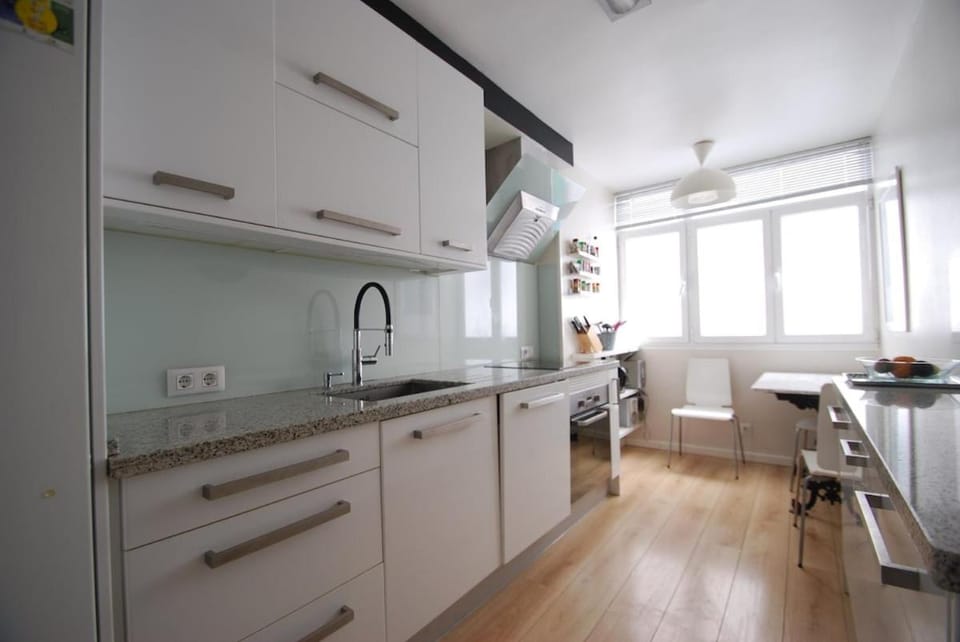 Bright apartment with 3 bedrooms, 2 bathrooms and Wi-Fi Apartment in Oviedo