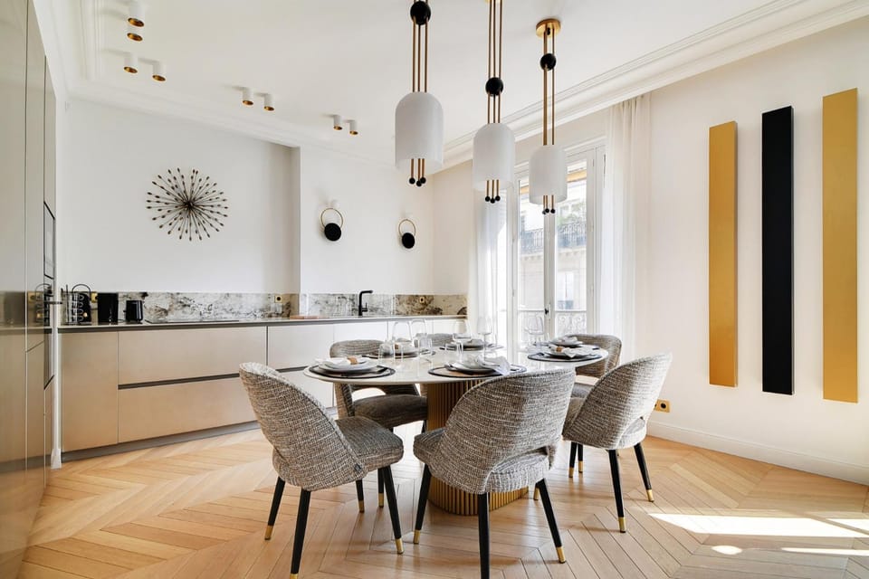 Kitchen or kitchenette, Seating area, Dining area
