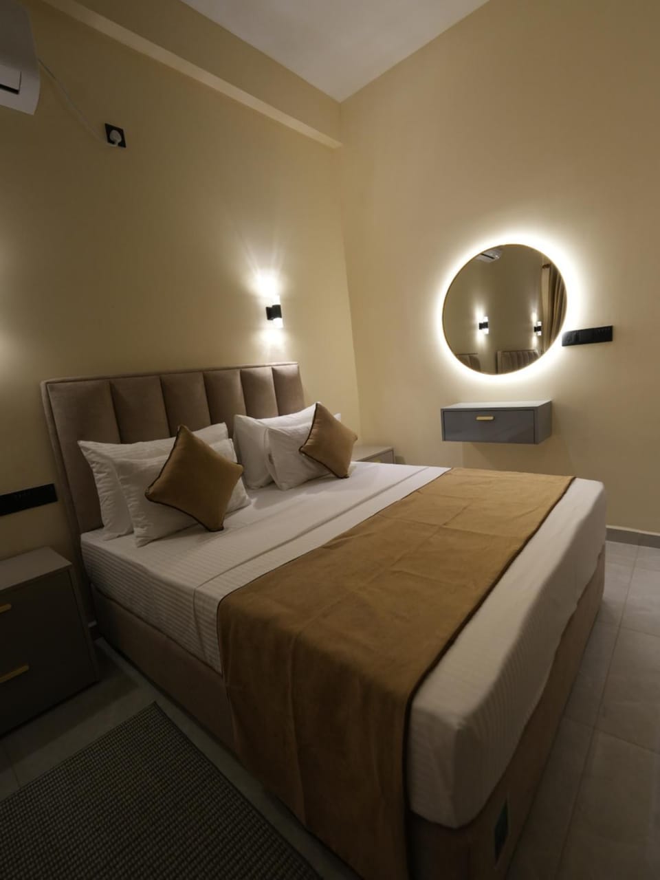 Bed, Photo of the whole room, Bedroom
