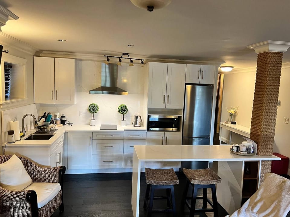 Coffee/tea facilities, microwave, kitchen