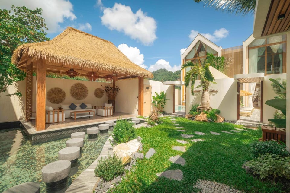 Patio, Facade/entrance, Day, Lobby or reception, Seating area, Area and facilities