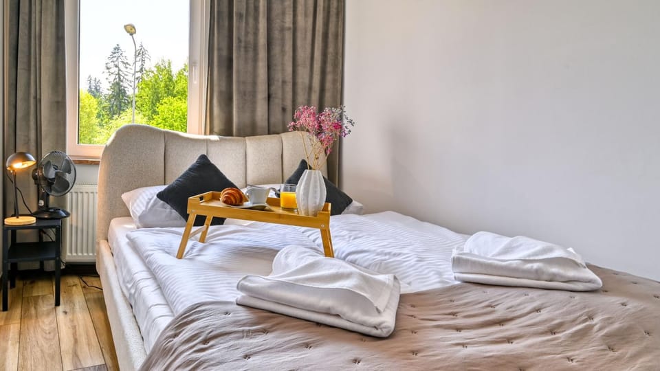 Bed, Living room