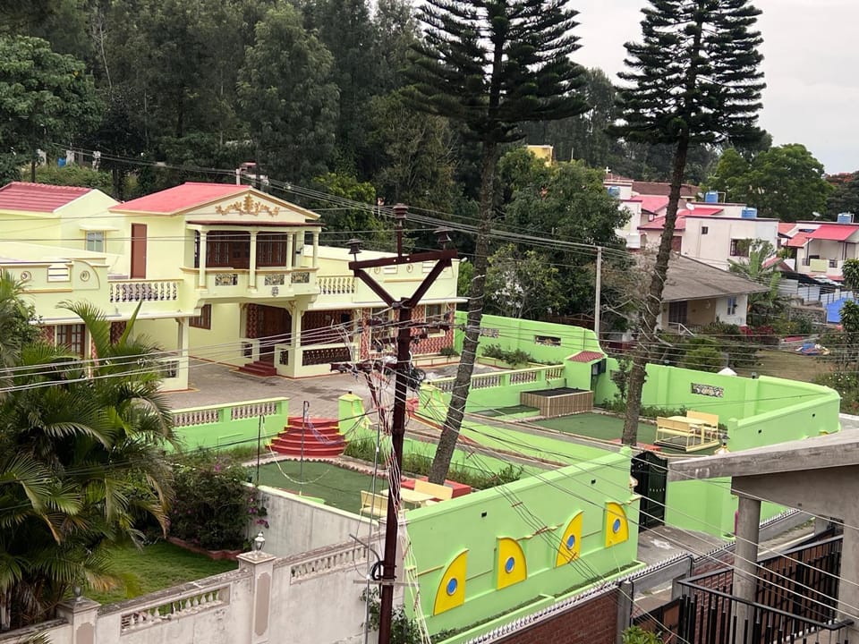 Property building, Neighbourhood, Garden, Street view