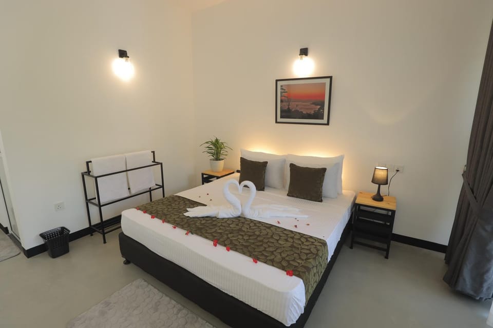 Photo of the whole room, Bedroom, towels