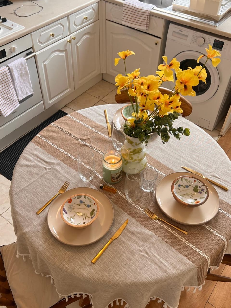 Coffee/tea facilities, Kitchen or kitchenette, Dining area