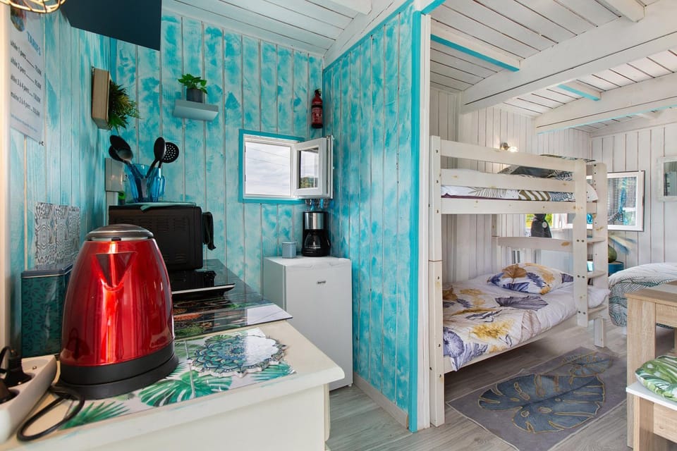 Roulotte De La Charreterie - Bleue Bed and Breakfast in Normandy