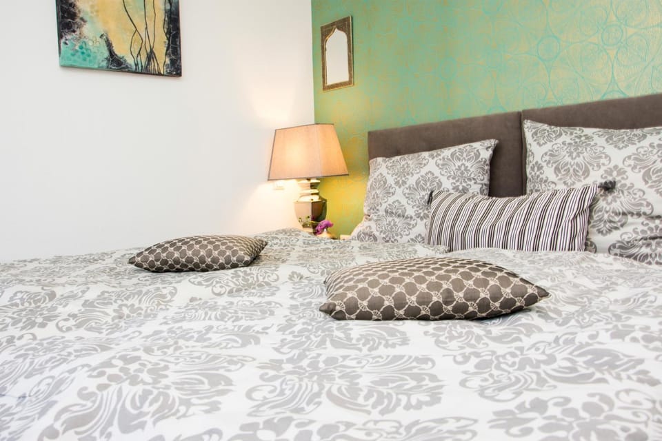 Other, Photo of the whole room, Decorative detail, Decorative detail