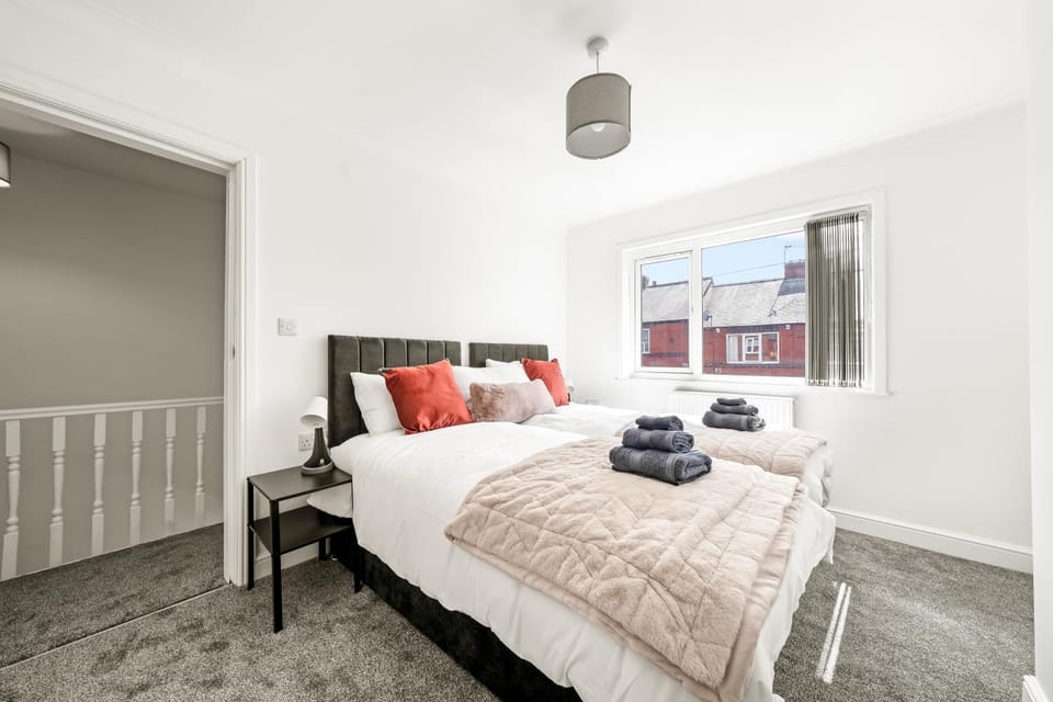 Bed, Photo of the whole room, Bedroom