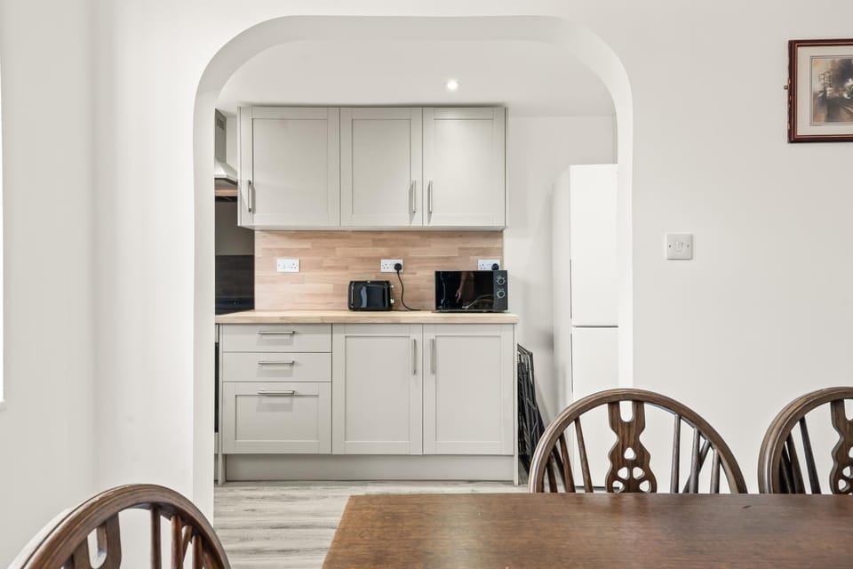 Kitchen or kitchenette, Dining area, toaster