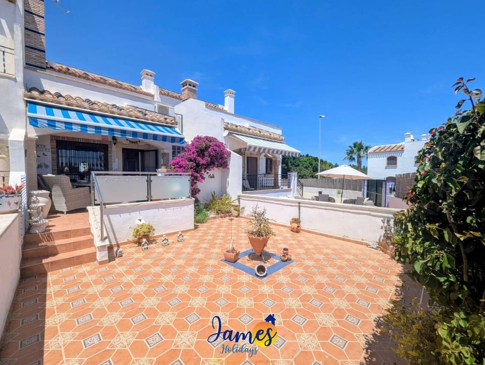 Property building, Patio, Day, Garden