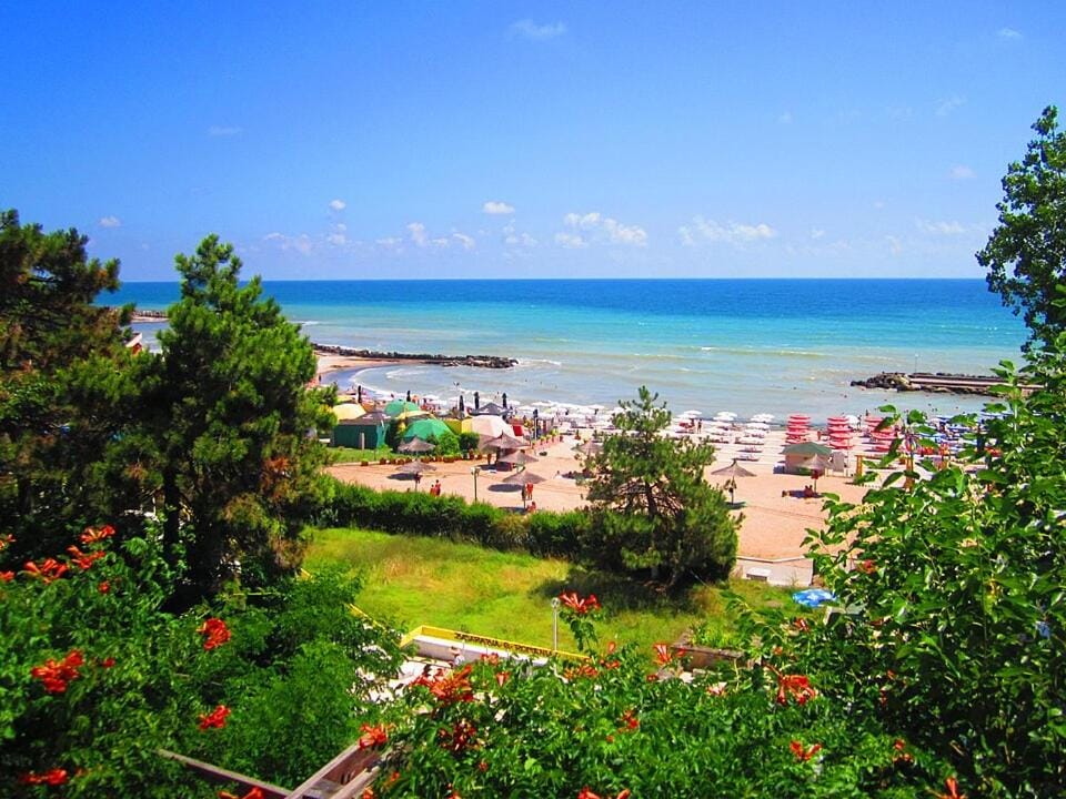 Nearby landmark, Natural landscape, Beach, Evening entertainment, Sea view, sunbed