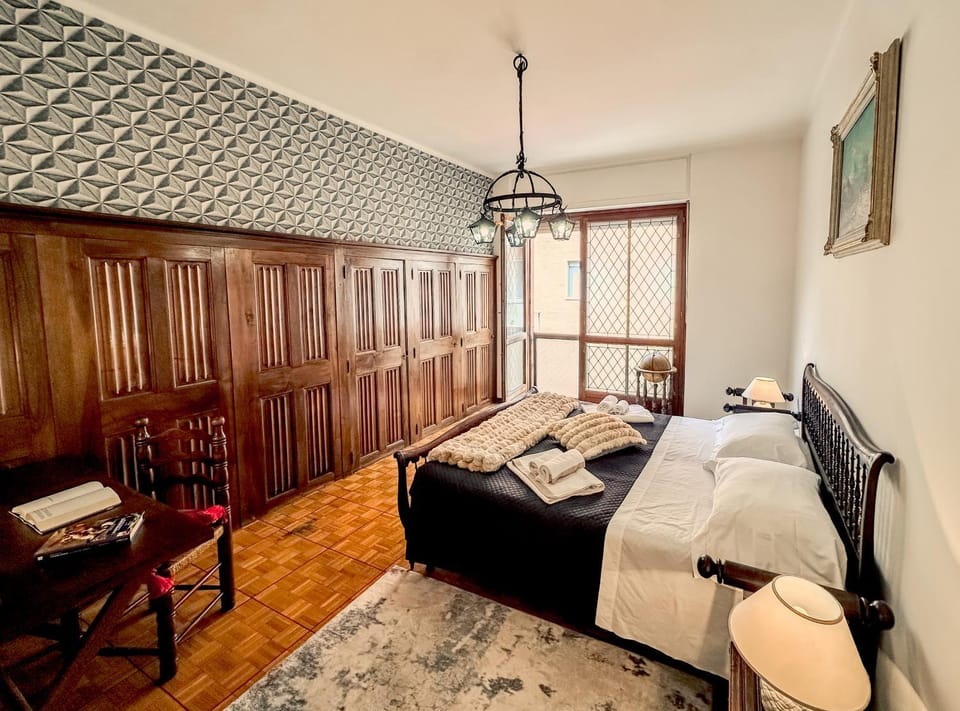 Bed, View (from property/room), Photo of the whole room, Seating area, Bedroom, internet, towels