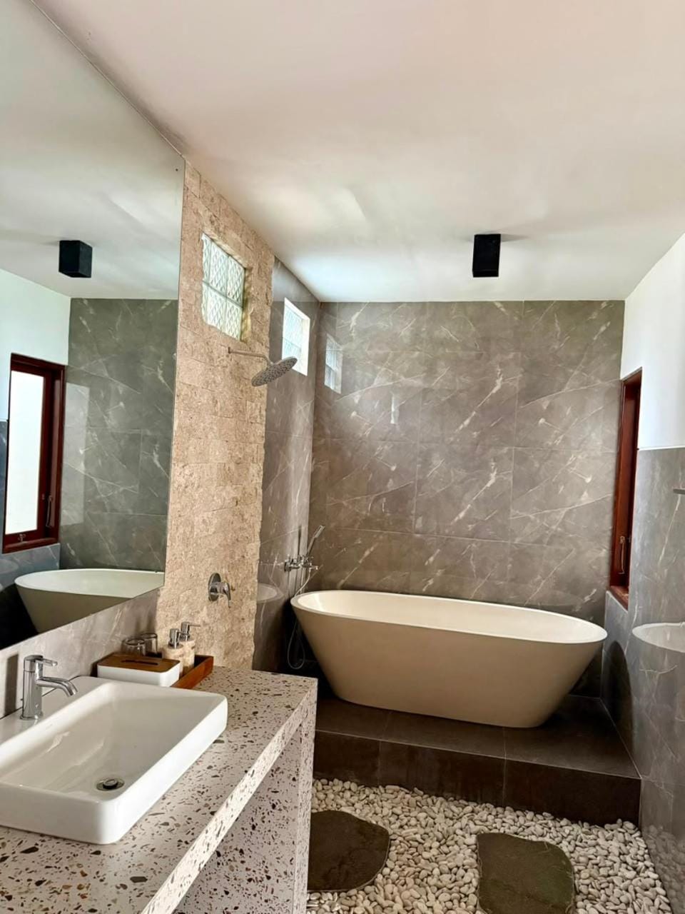 Shower, Hot Tub, Bathroom, Balcony/Terrace, Bath