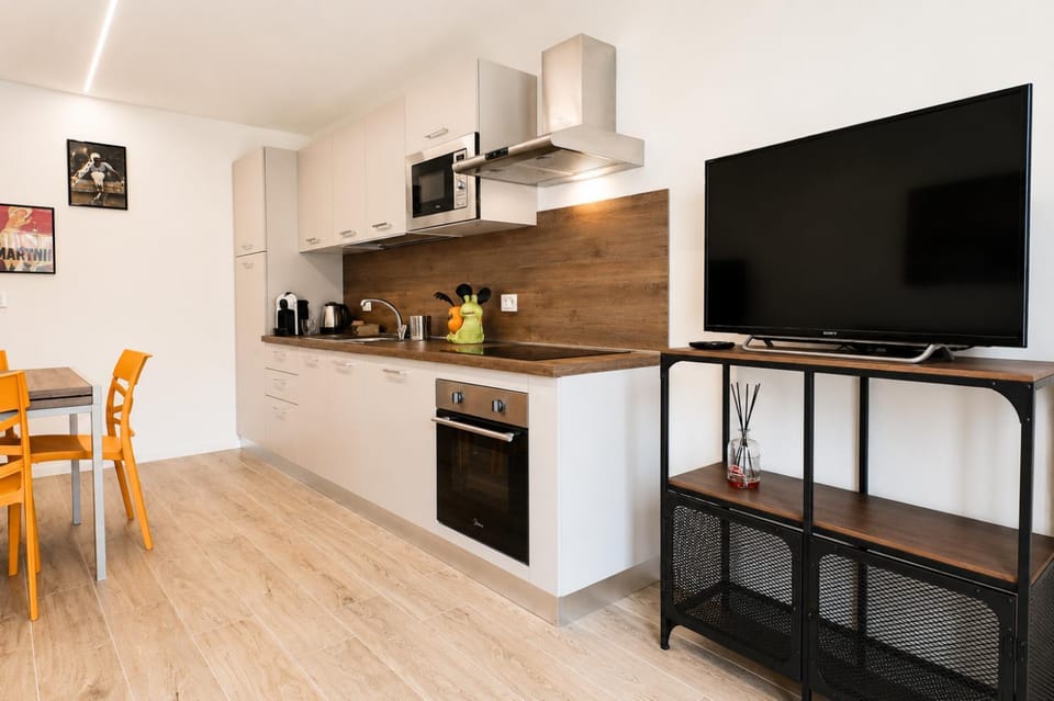 TV and multimedia, Coffee/tea facilities, Kitchen or kitchenette, Dining area, dishwasher, oven, pet friendly, stove