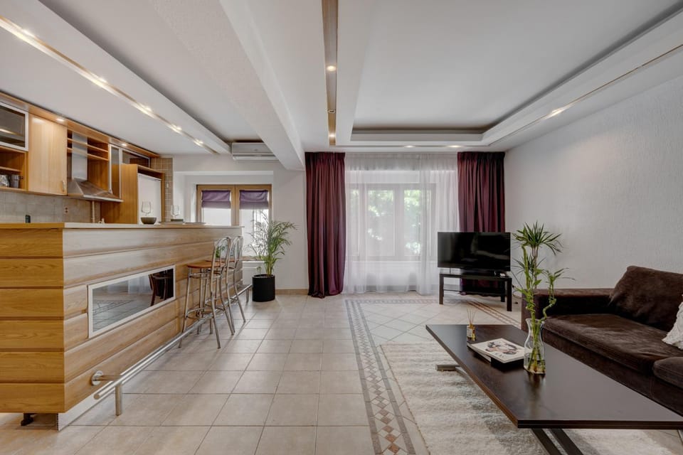 Cozy Apartment Floreasca Park Apartment in Bucharest