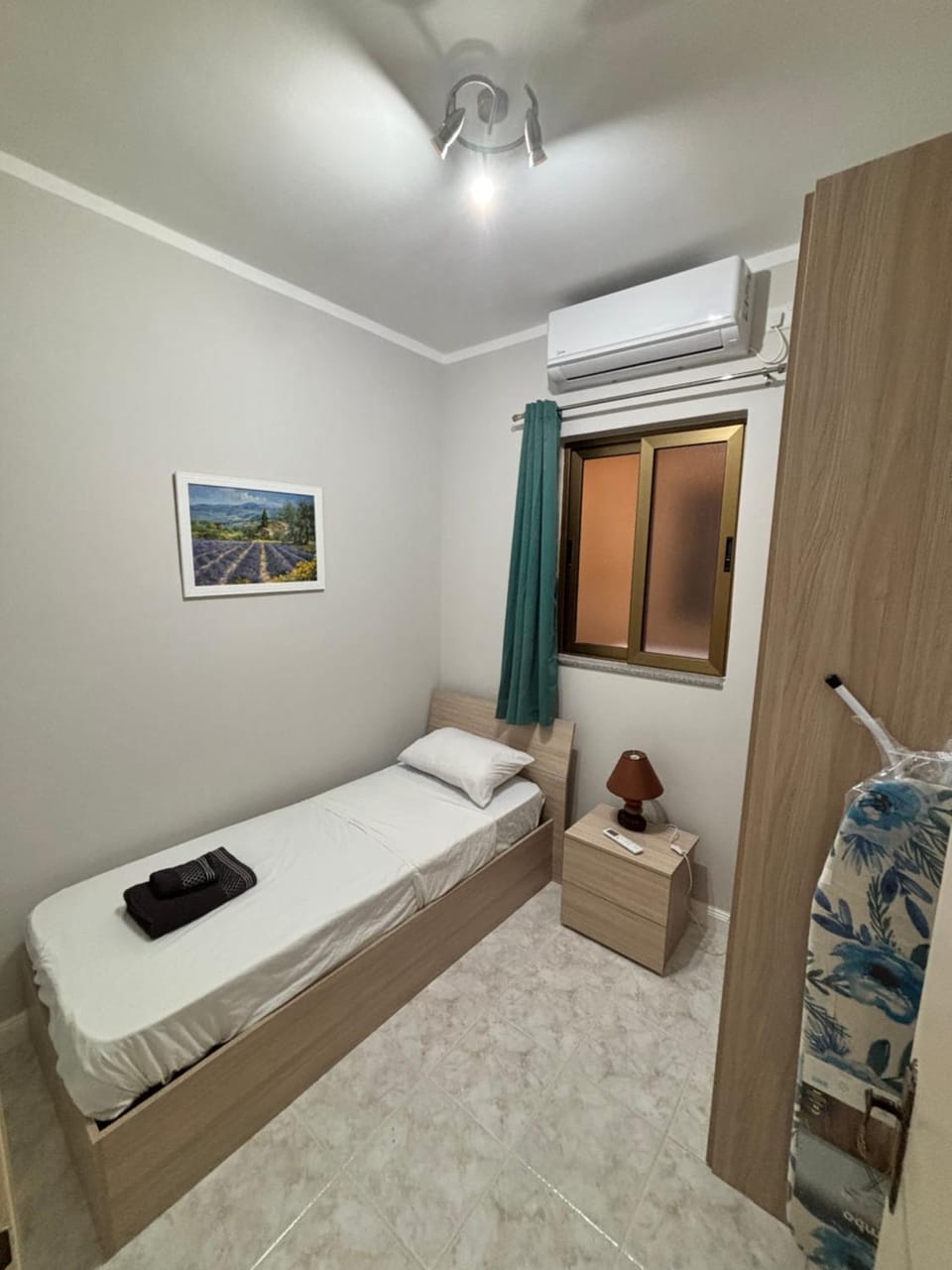Bed, Photo of the whole room, Bedroom, air conditioner