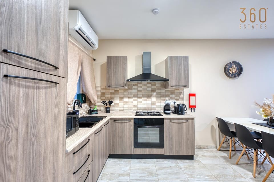 Kitchen or kitchenette, Dining area, dishwasher, minibar, oven, stove, toaster
