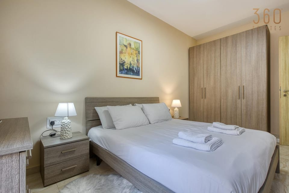 Bed, Photo of the whole room, Bedroom, towels, wardrobe