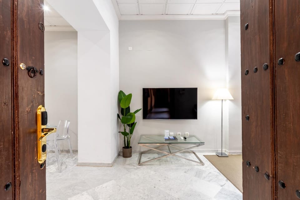TV and multimedia, Living room, Lobby or reception