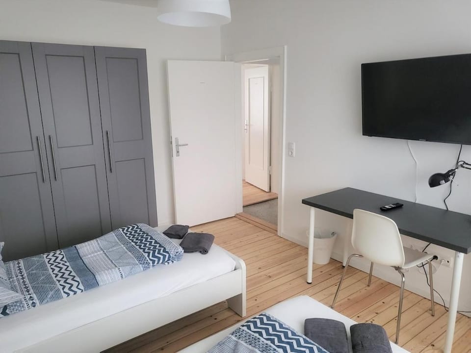 TV and multimedia, Photo of the whole room, Bedroom, wardrobe