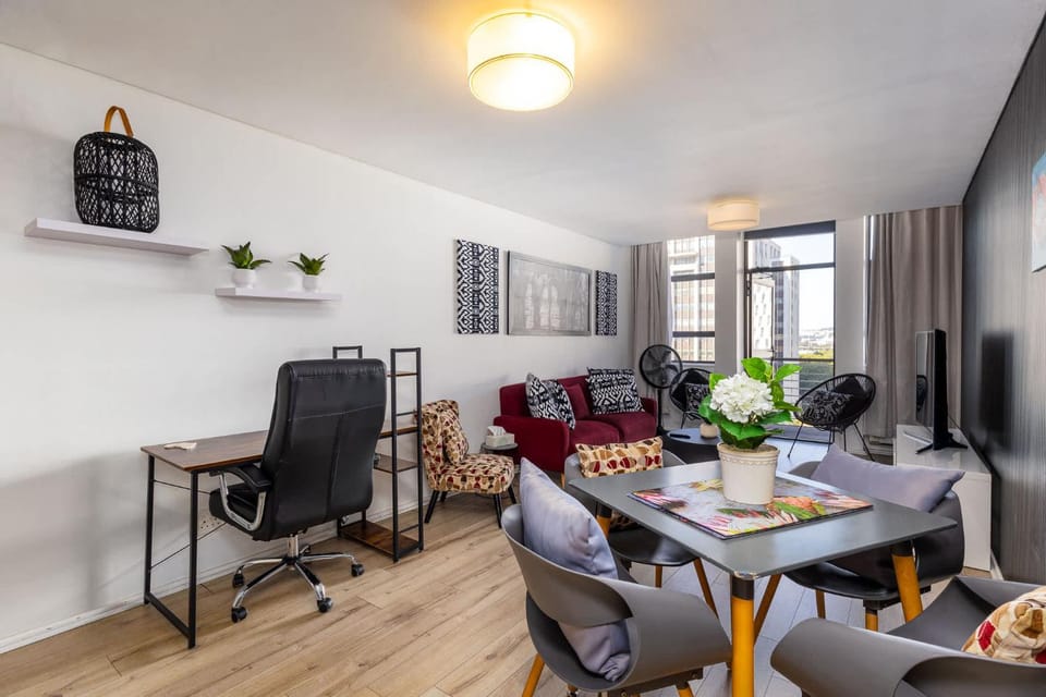 TV and multimedia, Living room, Seating area, Dining area