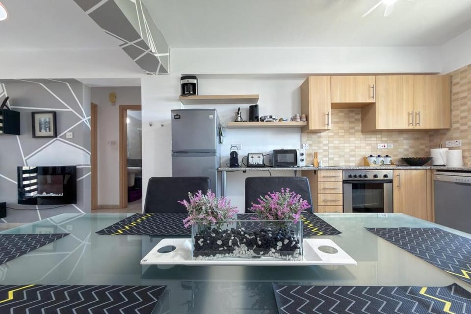 Kitchen or kitchenette, Dining area, dishwasher, minibar, oven, pet friendly, stove, toaster