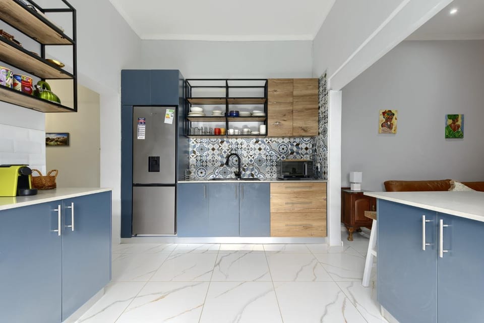 Coffee/tea facilities, microwave, kitchen