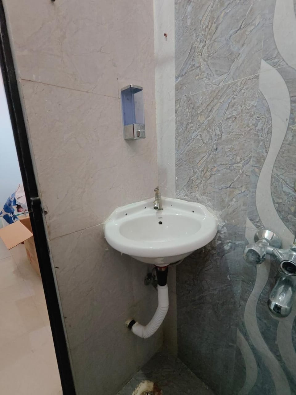 The Spacious Retreat AC, 2BHK & Much more Apartment in India