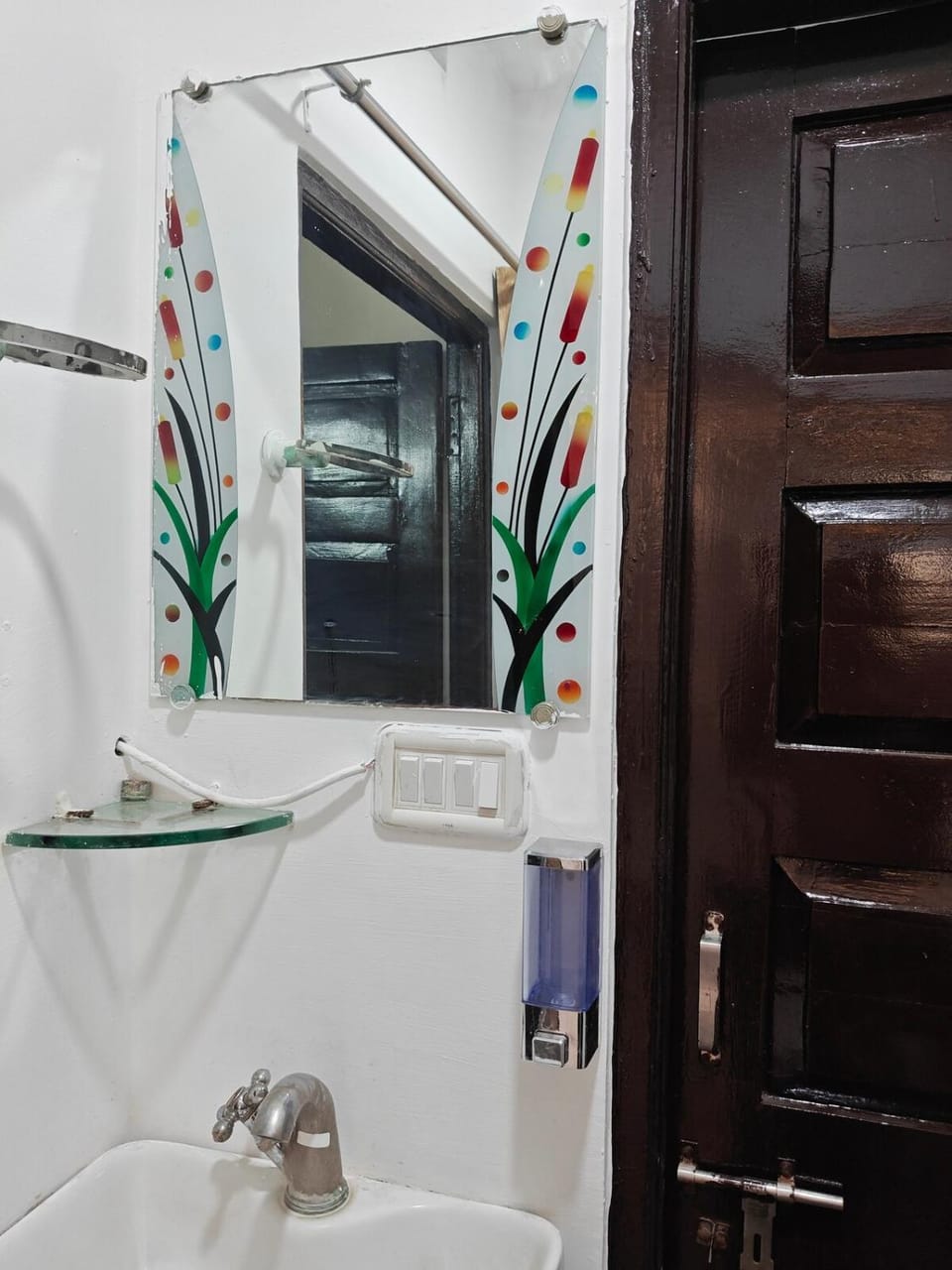 The Spacious Retreat AC, 2BHK & Much more Apartment in India