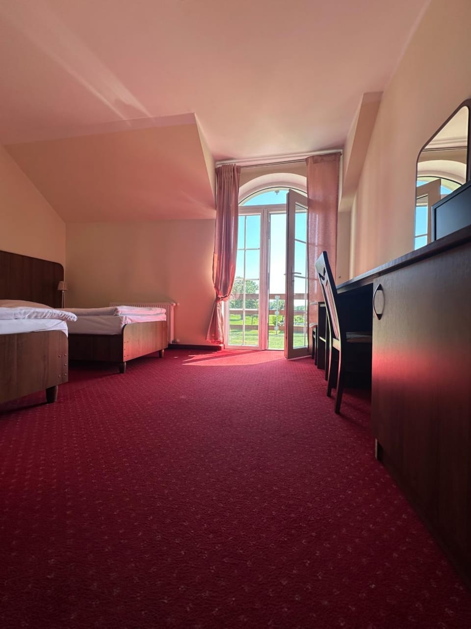 TV and multimedia, Photo of the whole room, Bedroom