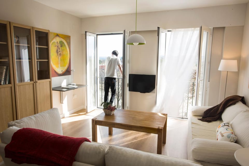 Living room, Guests