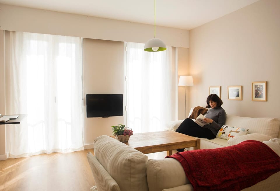 Day, Living room, Guests