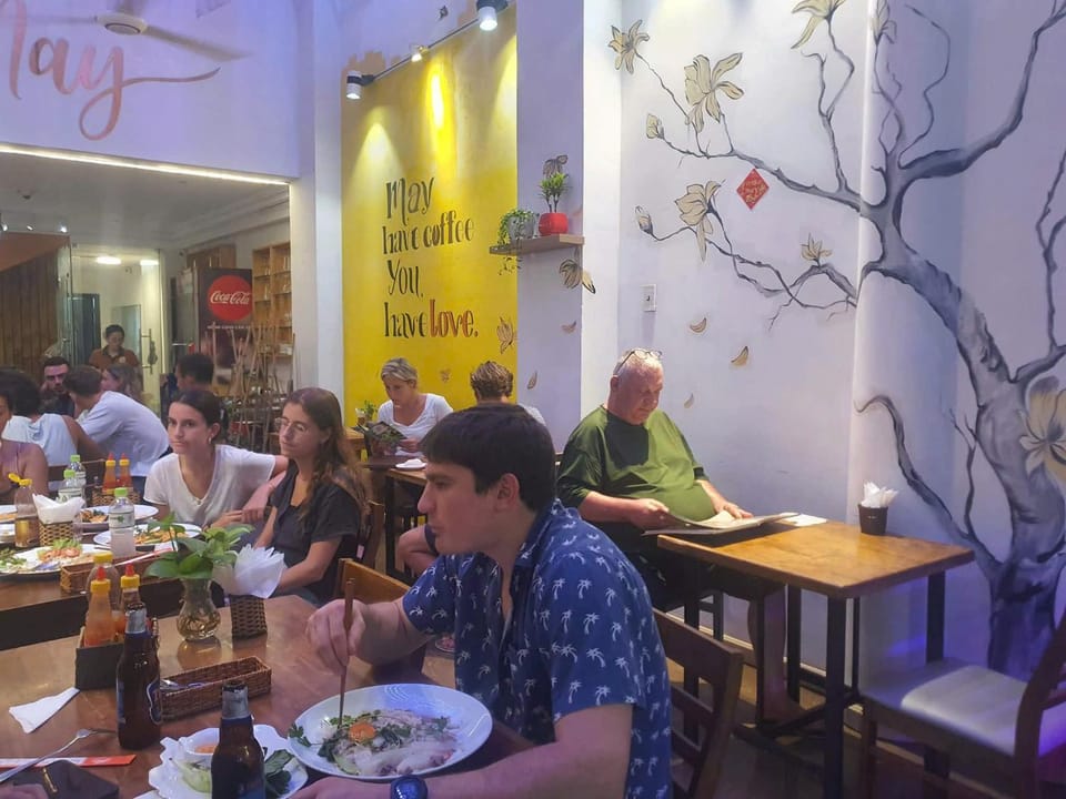 Restaurant/places to eat, Guests, group of guests