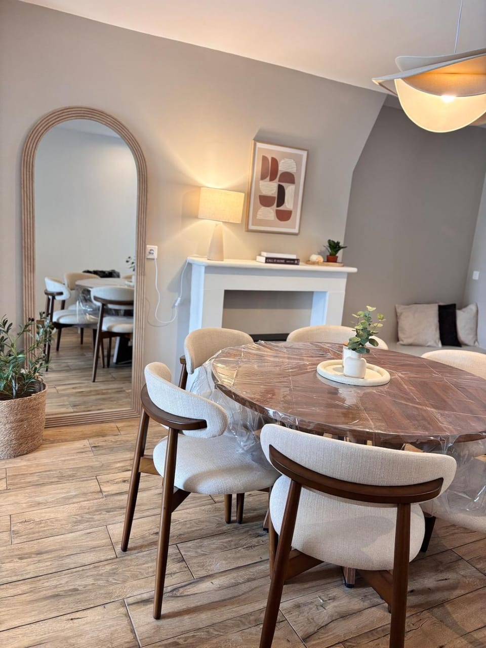 Living room, Seating area, Dining area