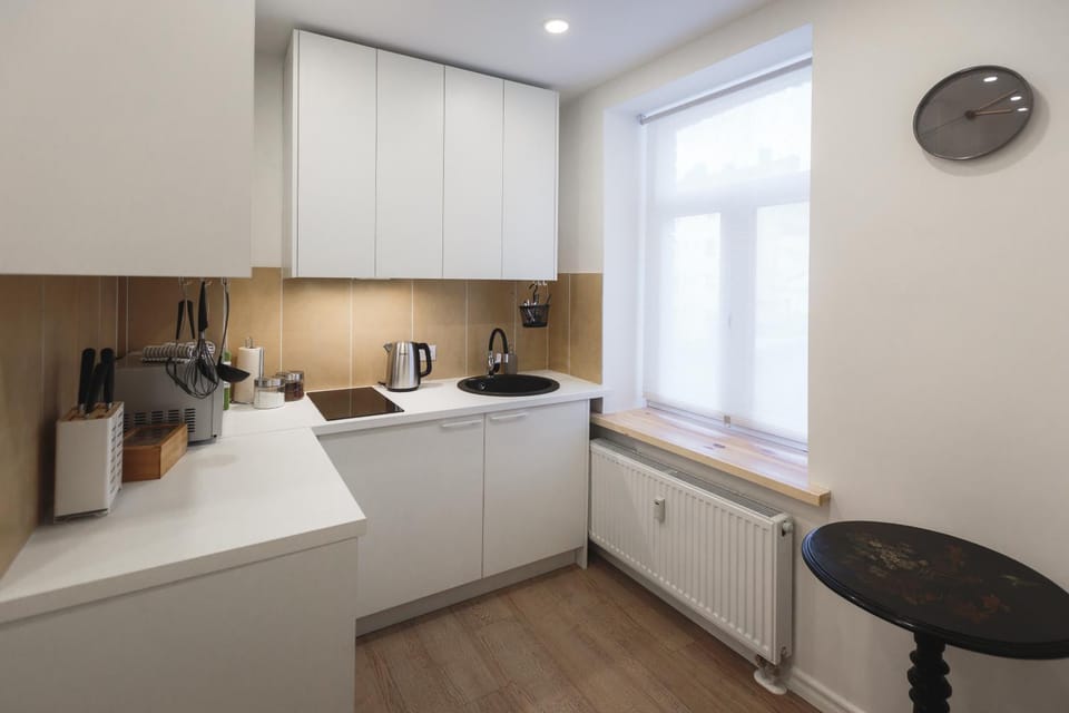Coffee/tea facilities, Kitchen or kitchenette, stove