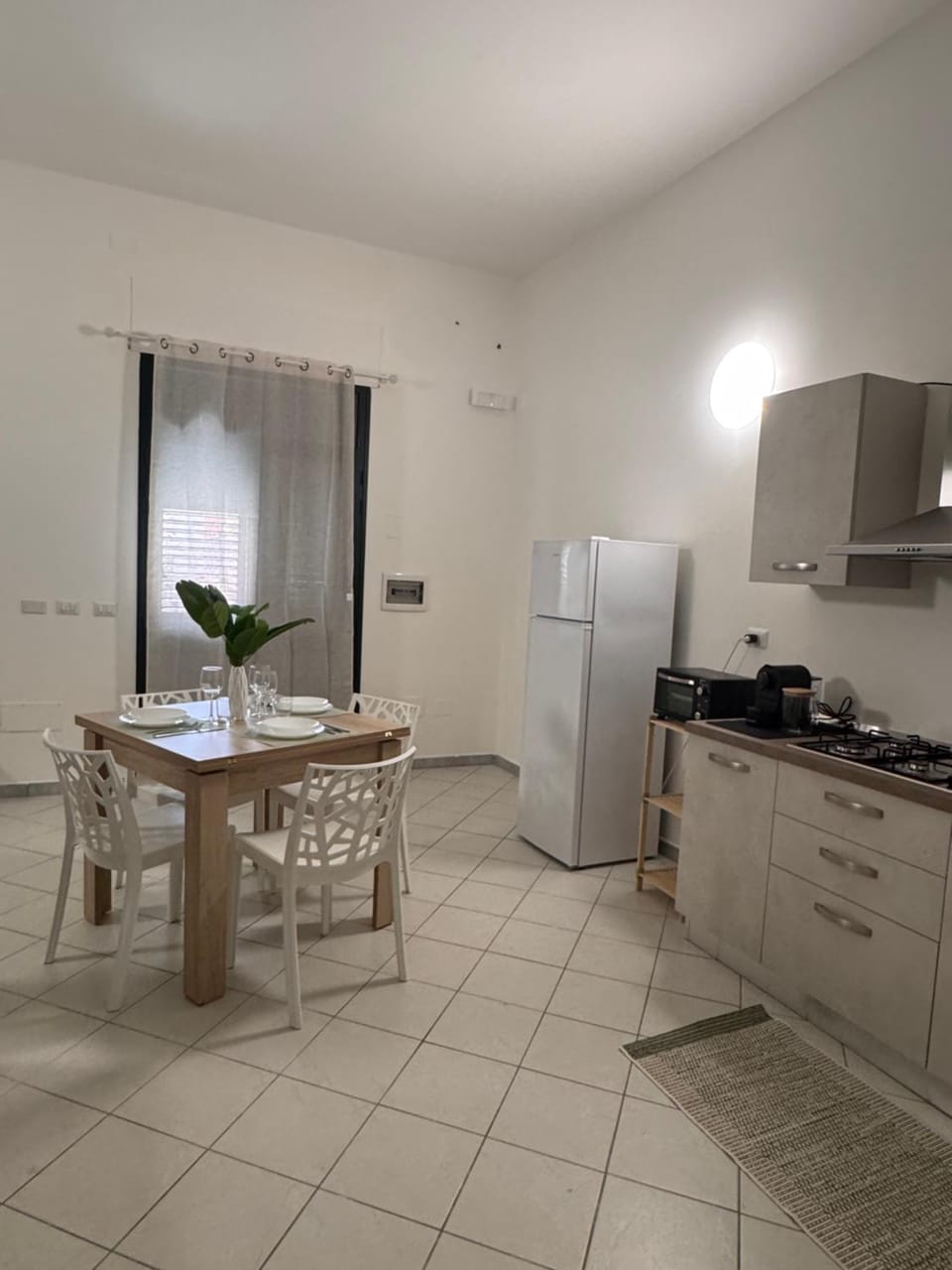 Kitchen or kitchenette, Dining area, oven, stove