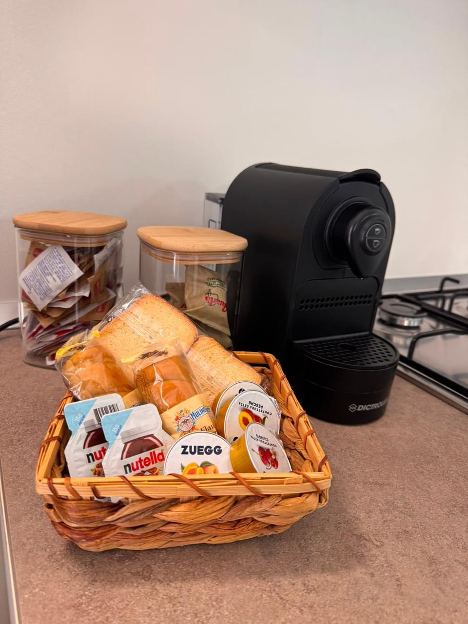 Coffee/tea facilities, Food and drinks, Breakfast