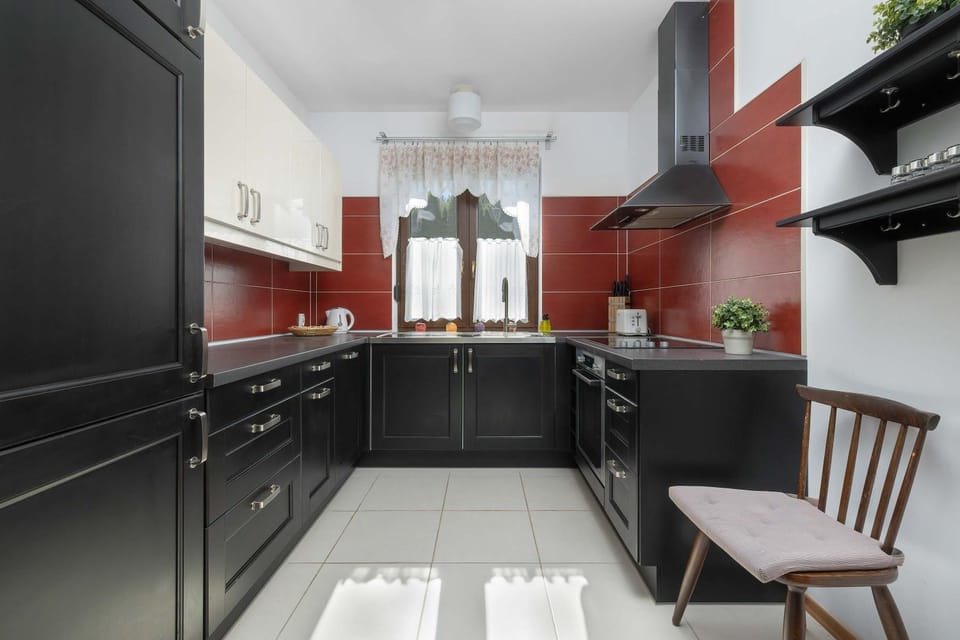 Kitchen or kitchenette, Dining area, dishwasher, pet friendly, stove